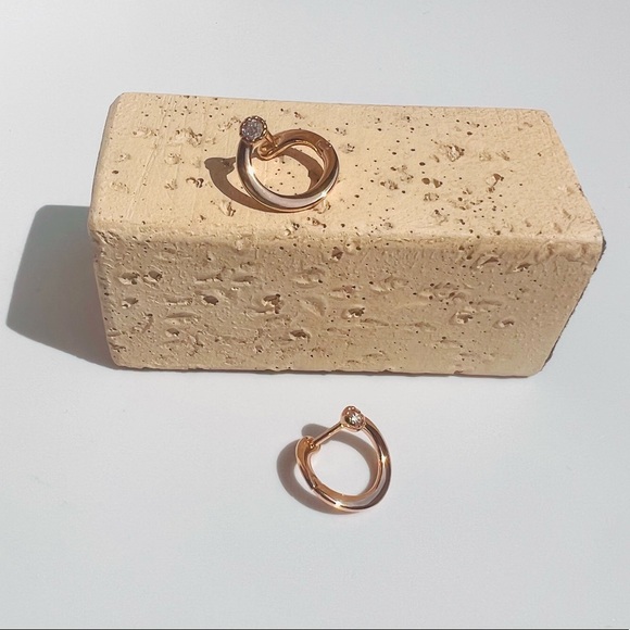 Stud Earrings 18k Gold Plated | Modern Hoop Design with Zircon - Picture 4 of 9